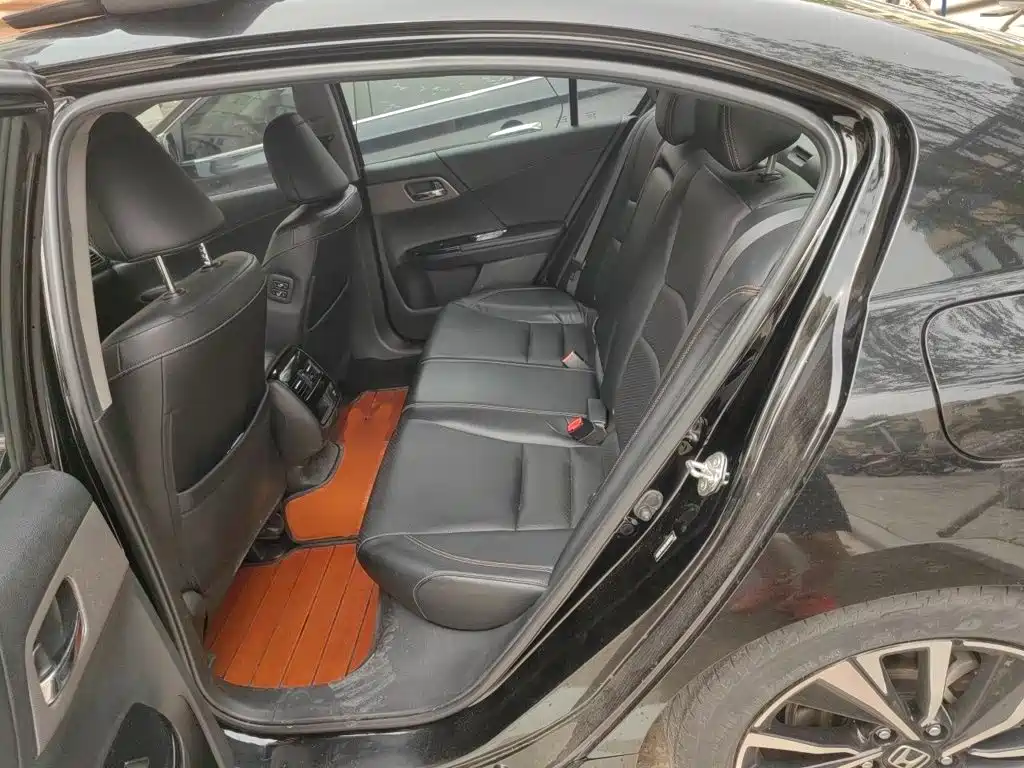 Honda Accord — миниатюра 18