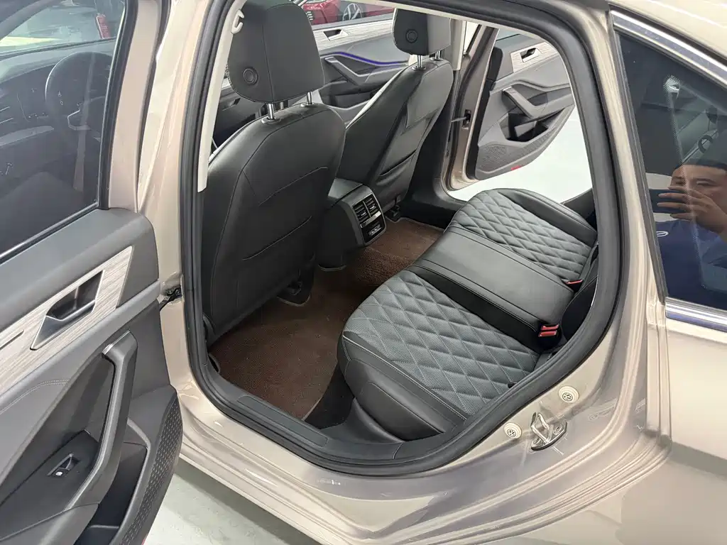 Volkswagen Sagitar — миниатюра 18