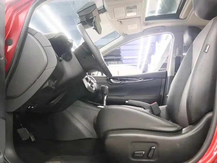 Nissan Tiida — миниатюра 12