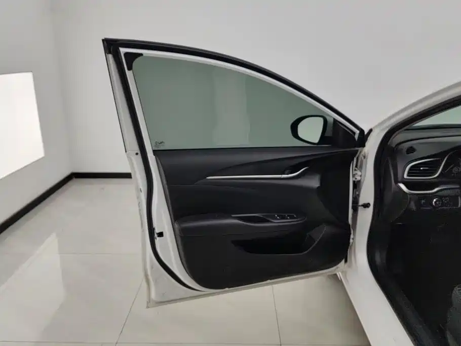 Buick Excelle — миниатюра 7