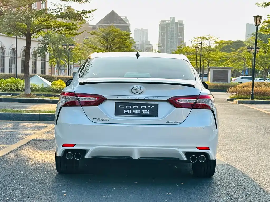 Toyota Camry — миниатюра 5