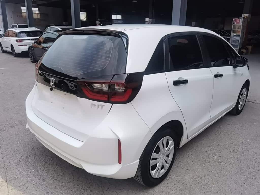 Honda Fit 1.5 л 2021 г. Белый, пробег 49600 км