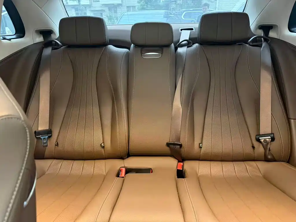 Mercedes-Benz E-Class — миниатюра 7