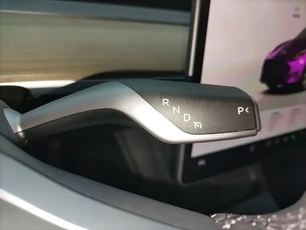 Tesla Model Y — миниатюра 14