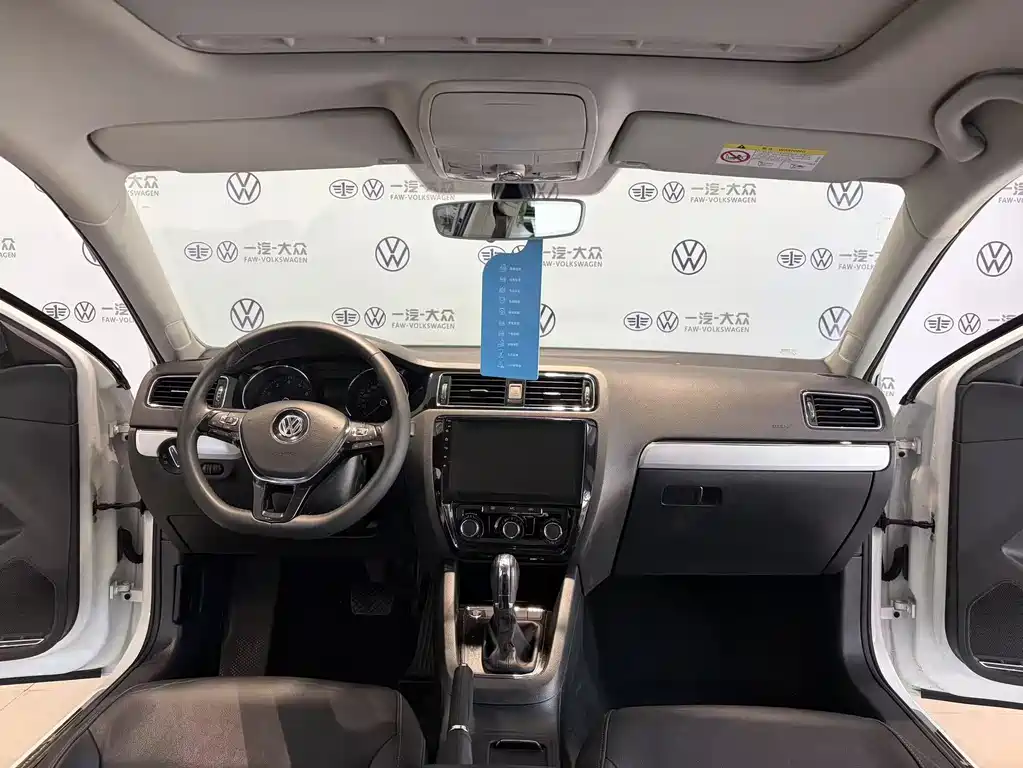 Volkswagen Sagitar 2018 1.6L AT Comfort