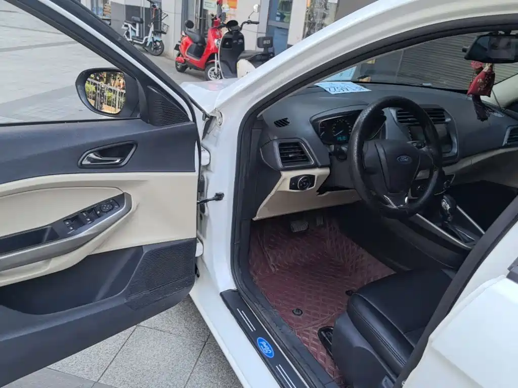 Ford Escort — миниатюра 16