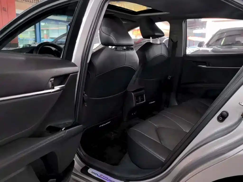 Toyota Camry — миниатюра 8