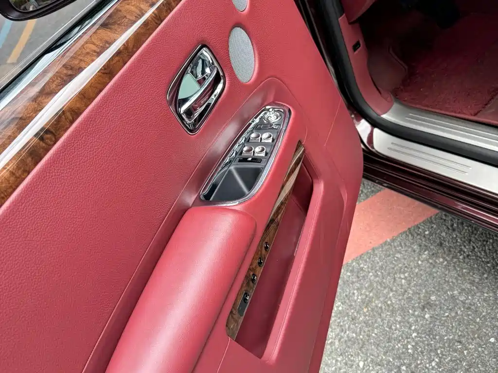 Rolls-Royce Ghost — миниатюра 8