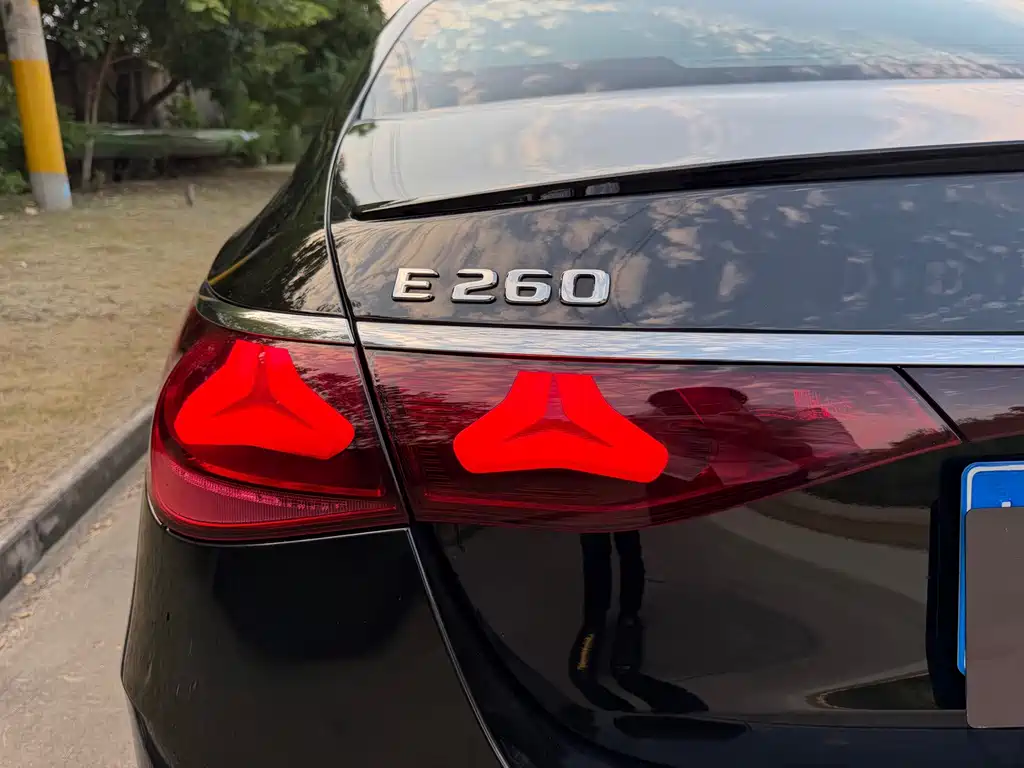 Mercedes-Benz E-Class (Import) — миниатюра 18