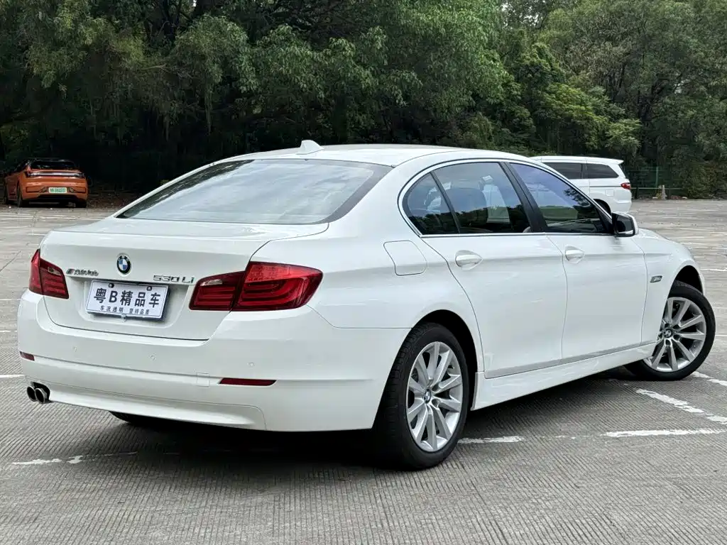 BMW 5 Series — миниатюра 6