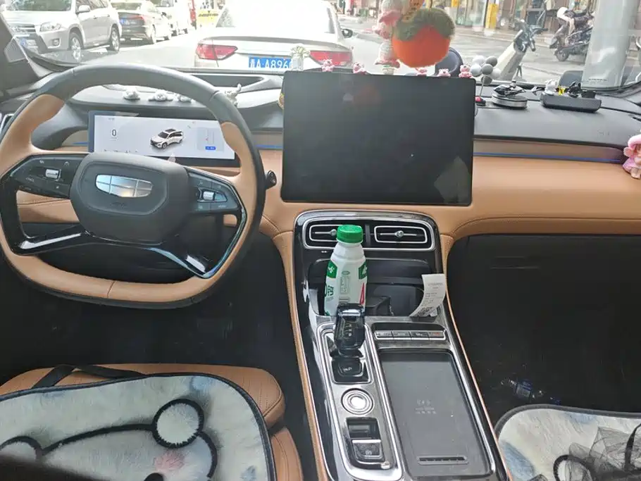 Geely Boyue L — миниатюра 12