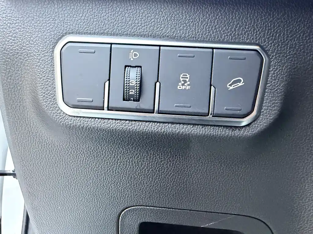 Haval M6 — миниатюра 9