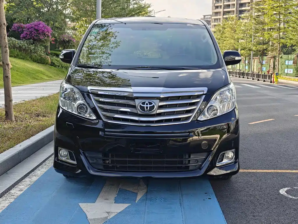 Toyota Alphard — миниатюра 3