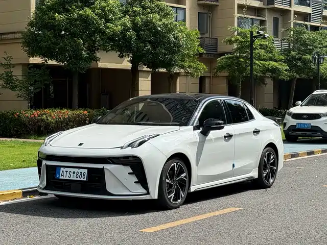 2025 Lynk & Co 03