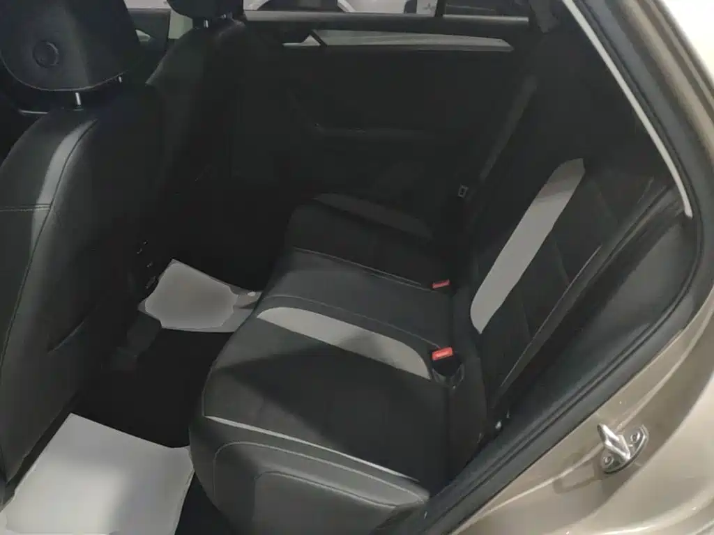Volkswagen T-Roc — миниатюра 17