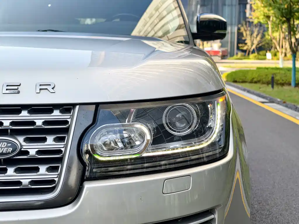 Land Rover Range Rover — миниатюра 6