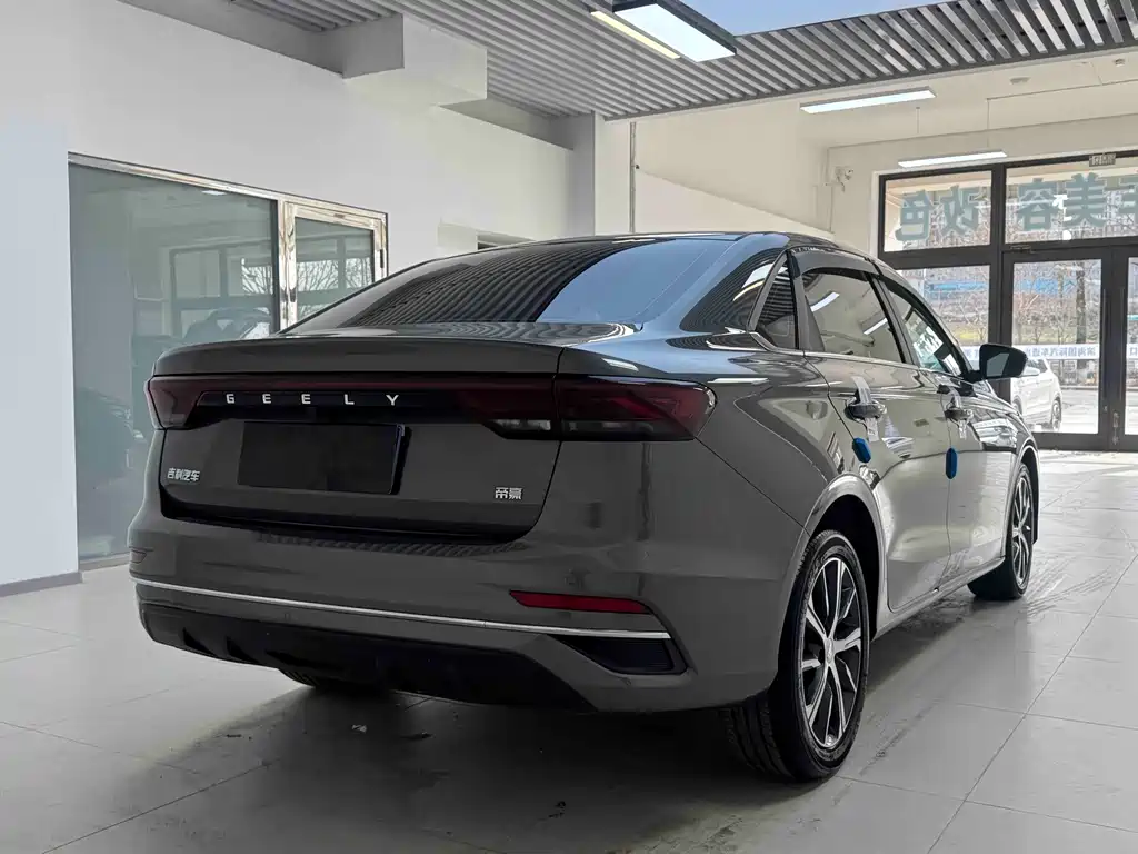 Geely Emgrand — миниатюра 6