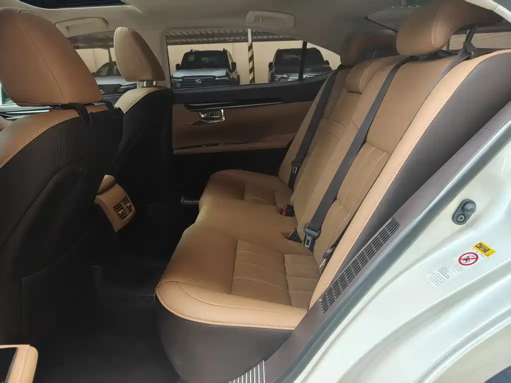 Lexus ES — миниатюра 13