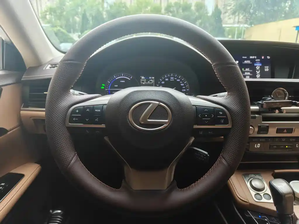 Lexus ES — миниатюра 14