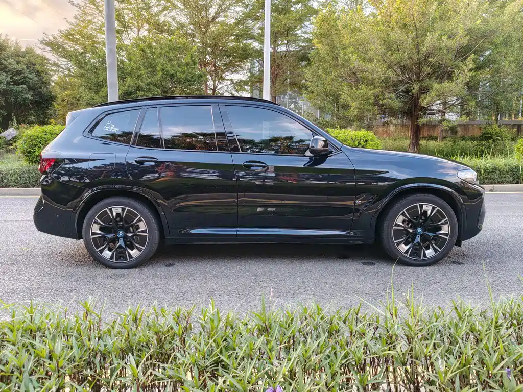 BMW iX3 — миниатюра 5