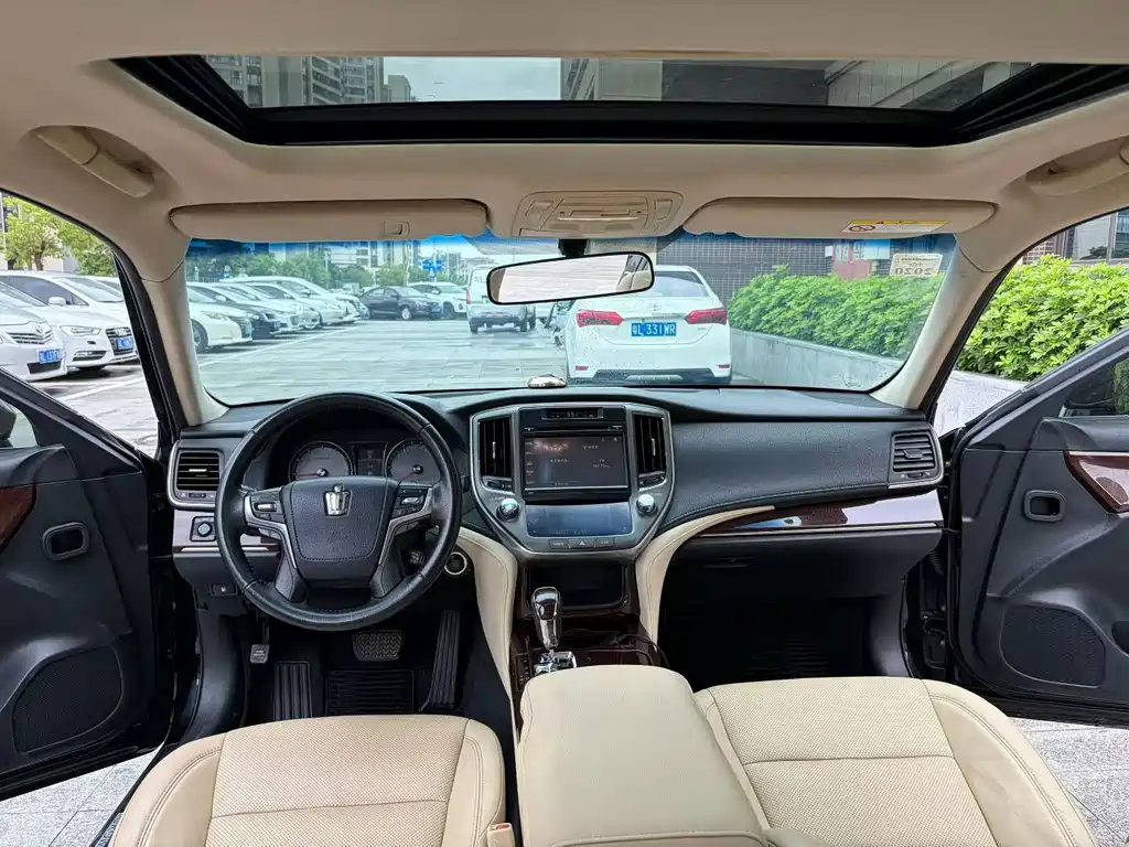 Toyota Crown — миниатюра 7