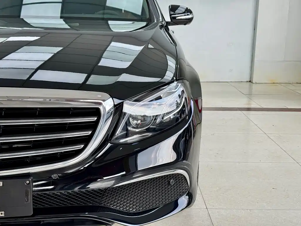 Mercedes-Benz E-Class — миниатюра 4