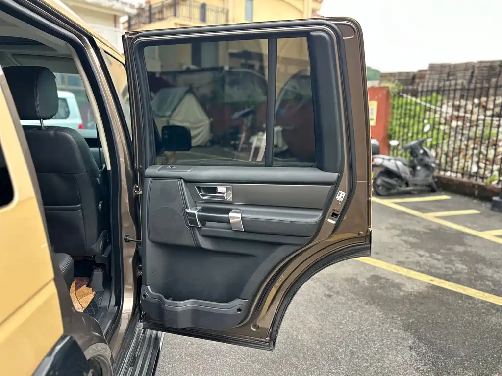 Land Rover Discovery — миниатюра 25