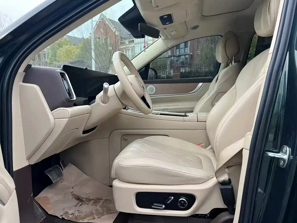 AITO ASK THE WORLD M9