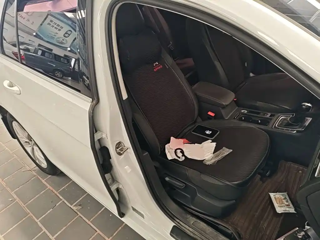 Volkswagen Golf — миниатюра 25