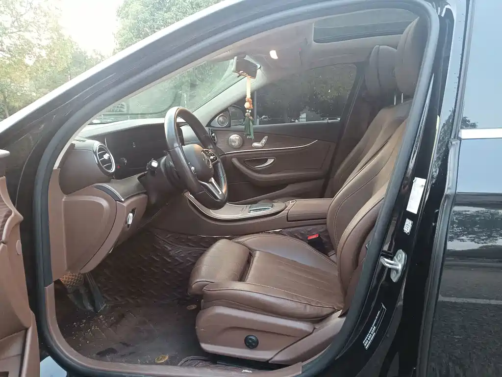 Mercedes-Benz E-Class — миниатюра 7