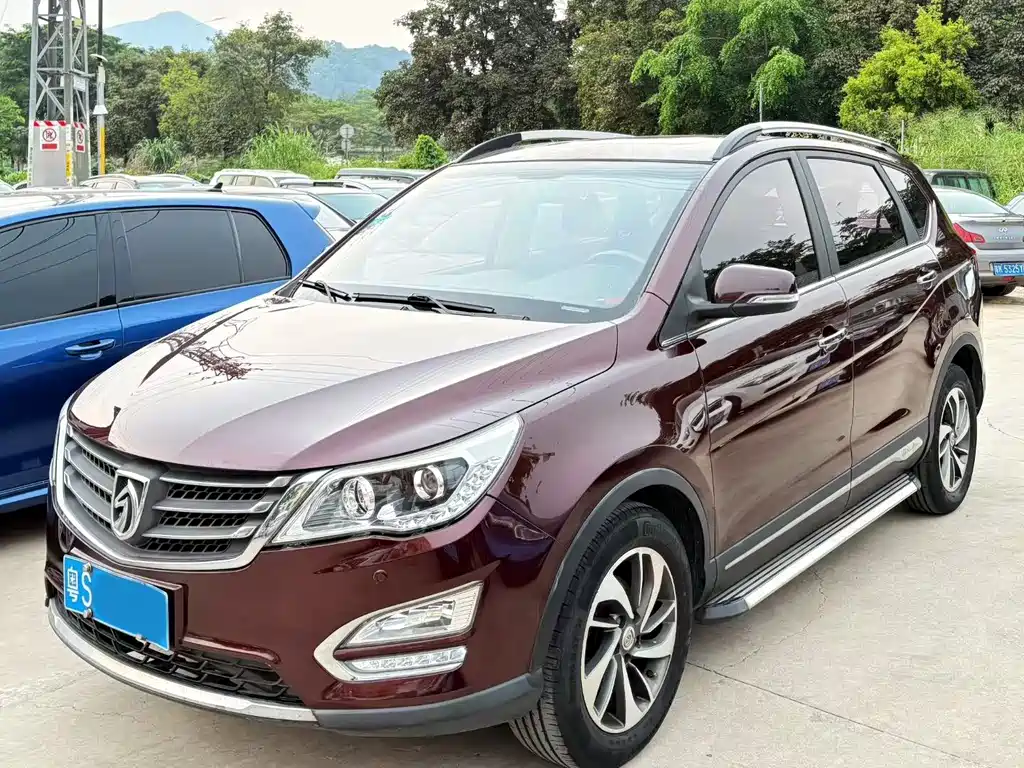 Купить Baojun 560