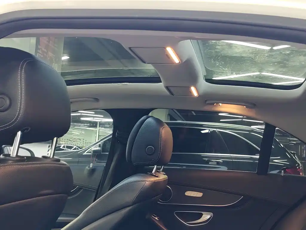 Mercedes-Benz C-Class — миниатюра 11