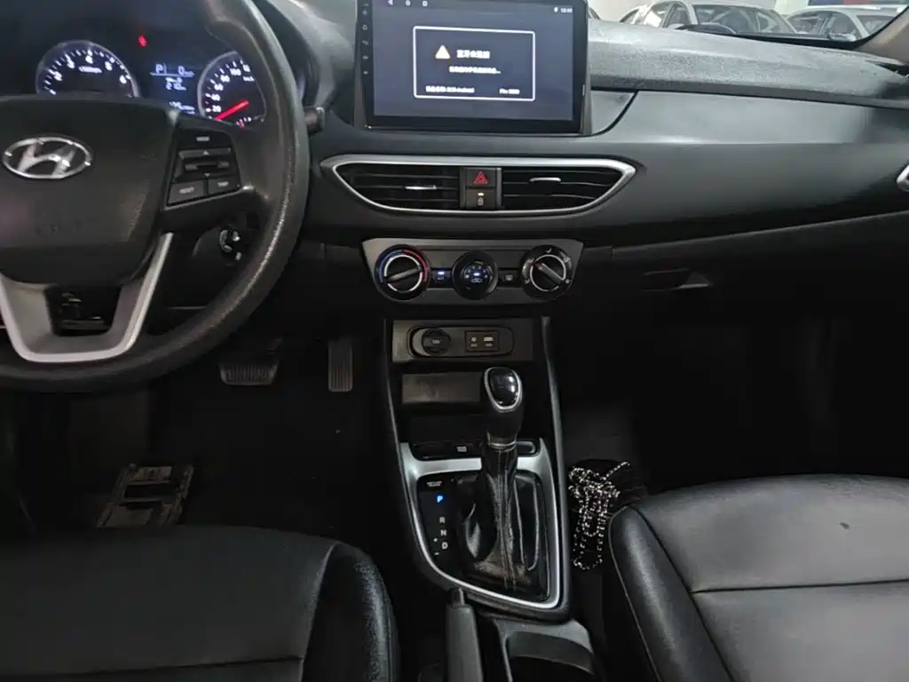 Hyundai Elantra — миниатюра 13