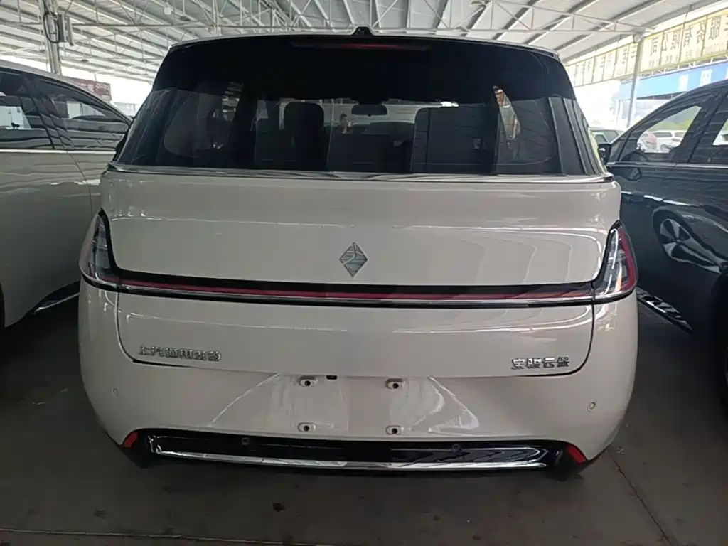Baojun Yunduo — миниатюра 6