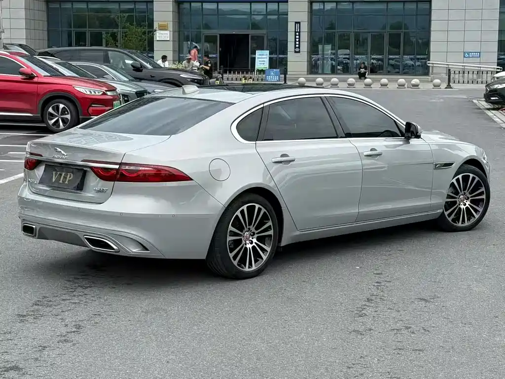 Jaguar XFL 2025 2.0T P250 Premium Luxury