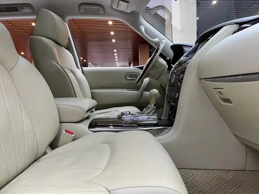 Infiniti QX80 2013 5.6L 4WD