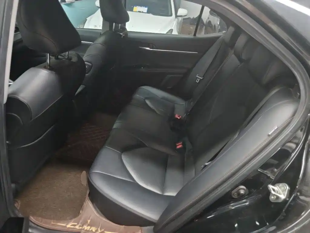 Toyota Camry — миниатюра 17