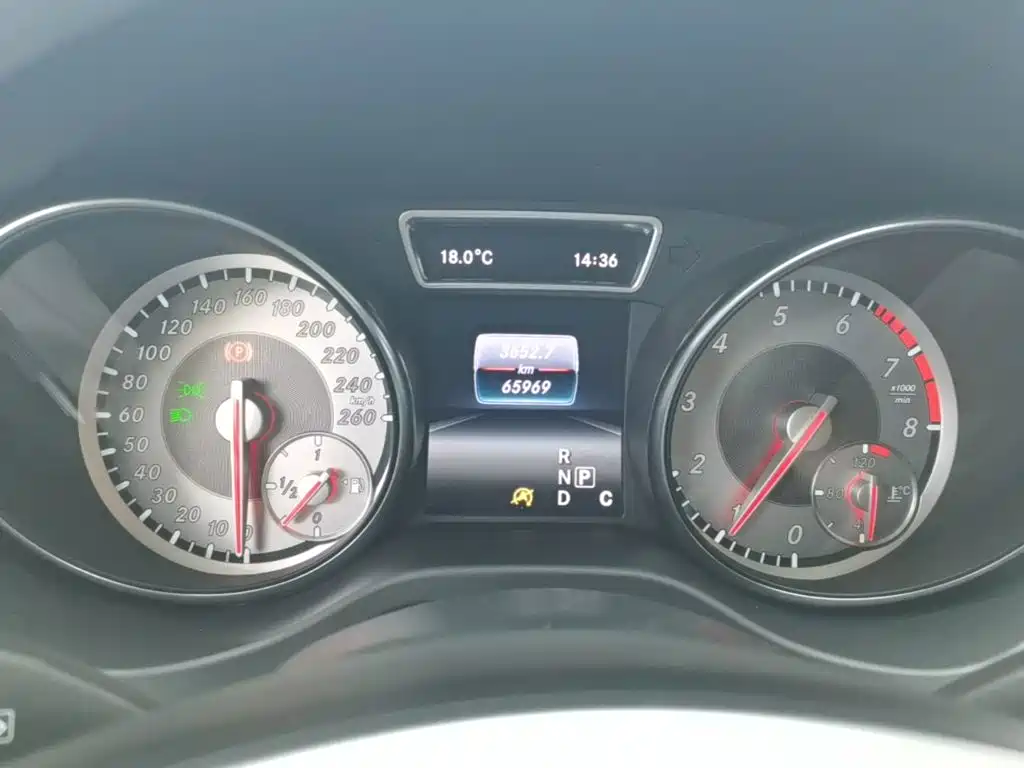 Mercedes-Benz GLA — миниатюра 12