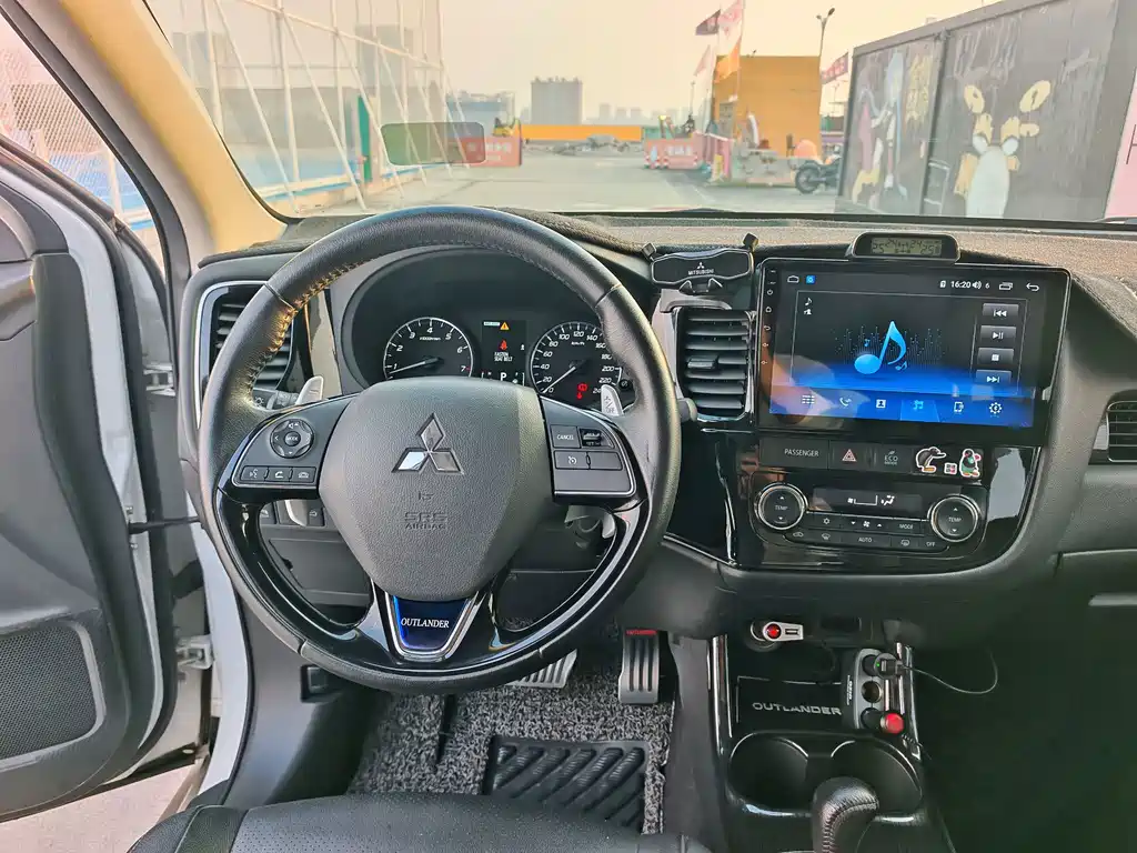 Mitsubishi Outlander — миниатюра 13