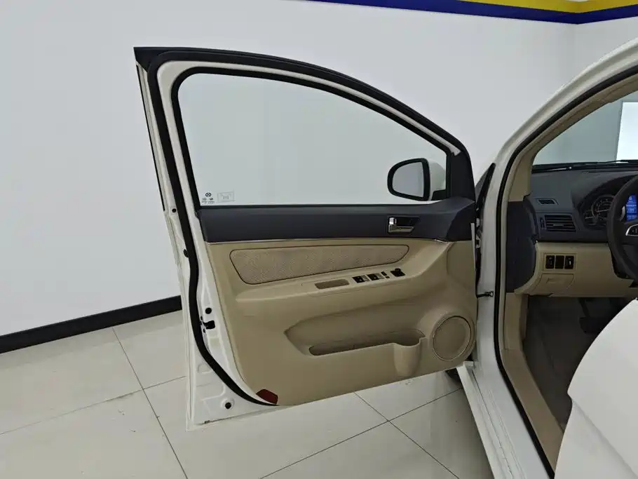 BAIC E-Series — миниатюра 7