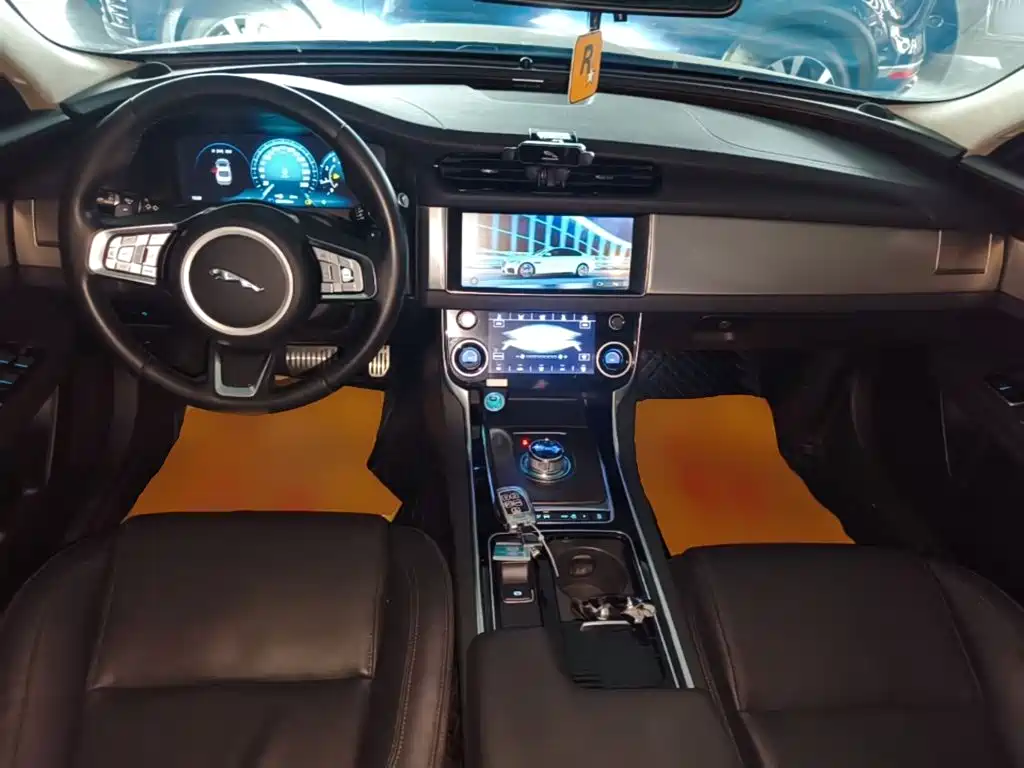 Jaguar XFL — миниатюра 10