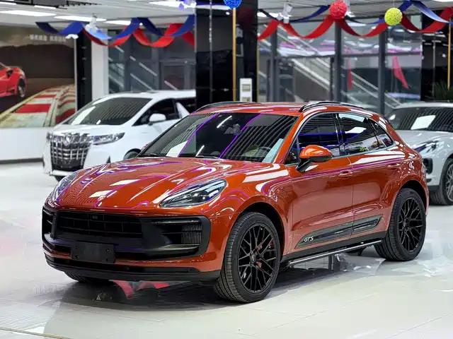 PORSCHE MACAN