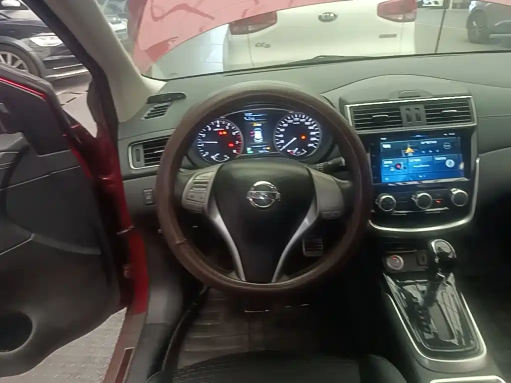Nissan Tiida — миниатюра 11