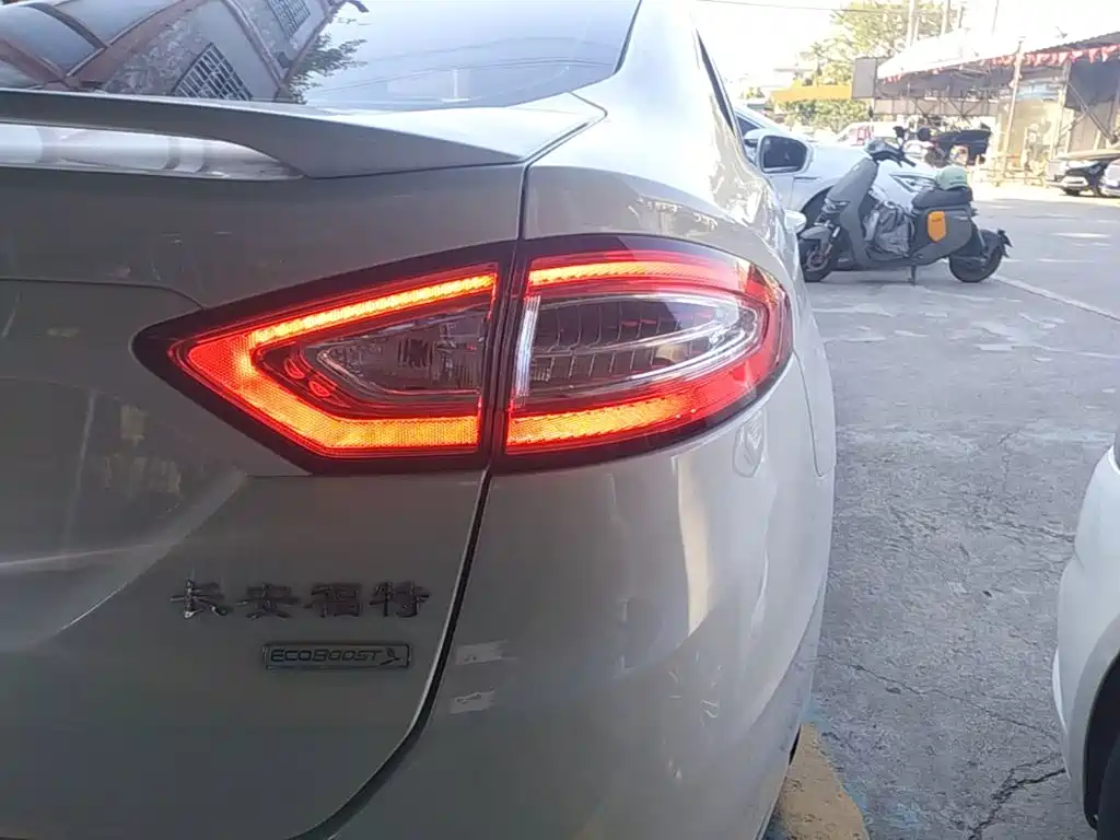 Ford Mondeo — миниатюра 8