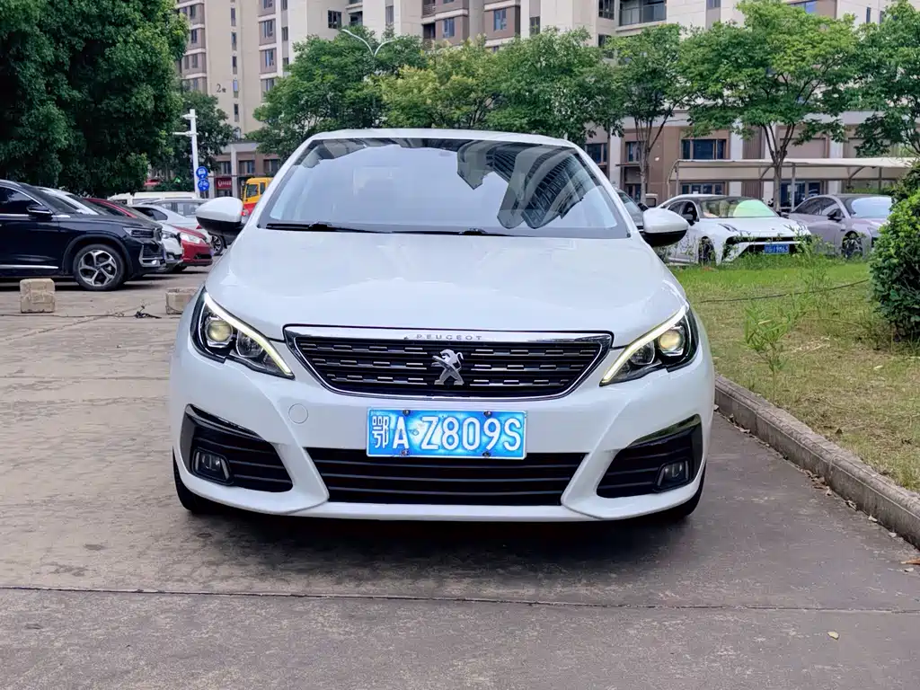 Peugeot 308 — миниатюра 2