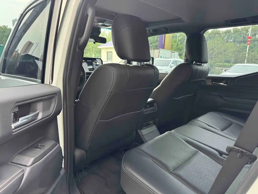 Toyota Land Cruiser Prado 2024 2.4T TX 5 мест