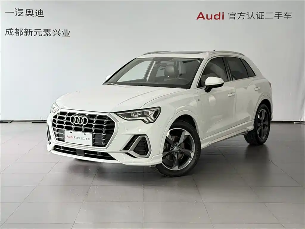 AUDI Q3