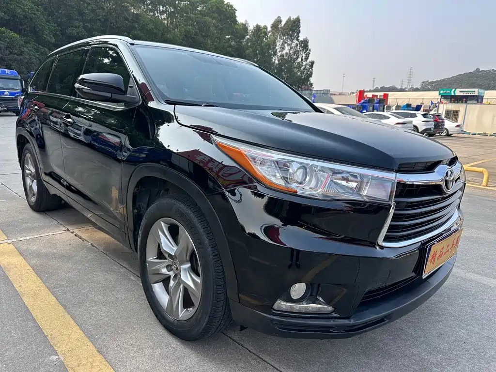TOYOTA HIGHLANDER