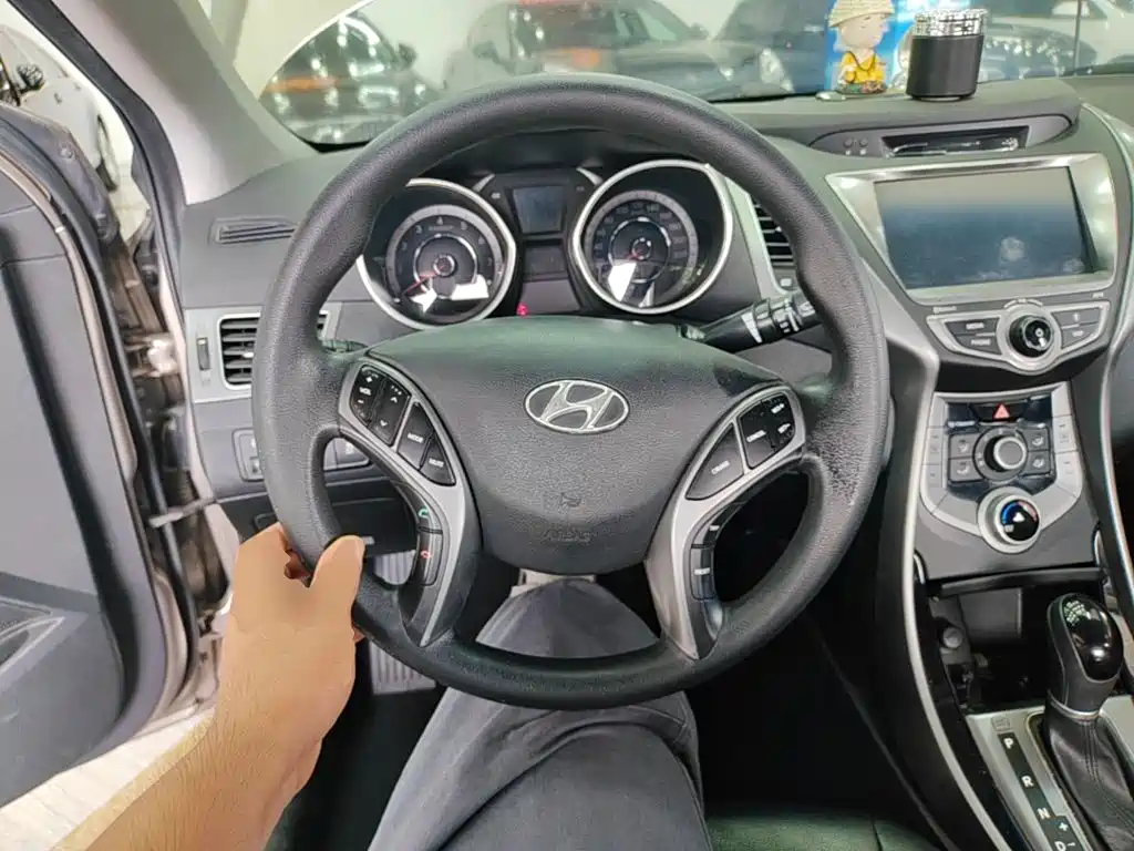 Hyundai Elantra Langdong — миниатюра 11