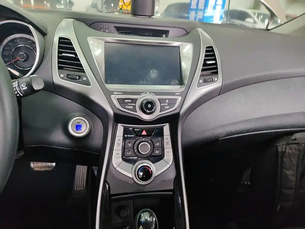 Hyundai Elantra Langdong — миниатюра 13